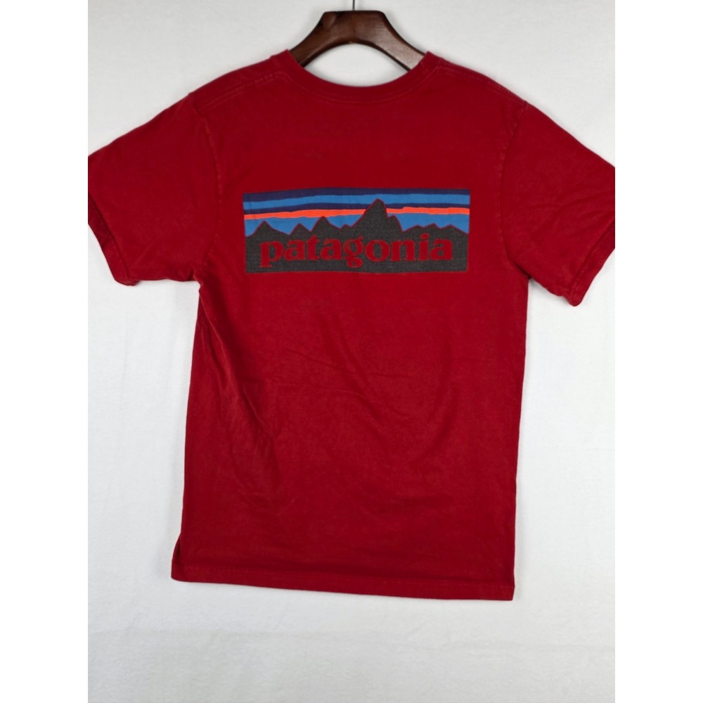 Patagonia Mens Red Organic‎ Cotton Fitz Roy Logo Graphic T-Shirt Small 51865SP15